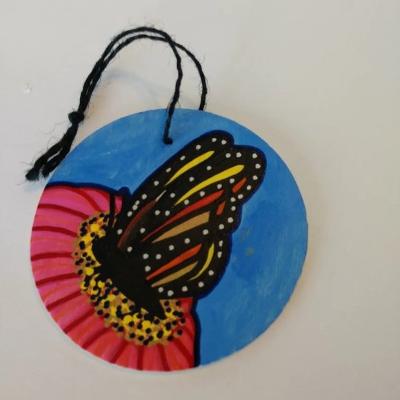 Monarch Butterfly Wooden Christmas Ornament Hand Painted Handmade 3x3 Inches NWT - Picture 8 of 16